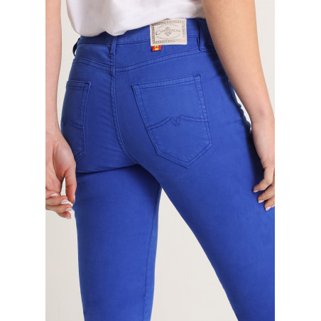 ENYA SATEN - Pantalon skinny - Taille très basse - Coupe cheville - Taille en pouces